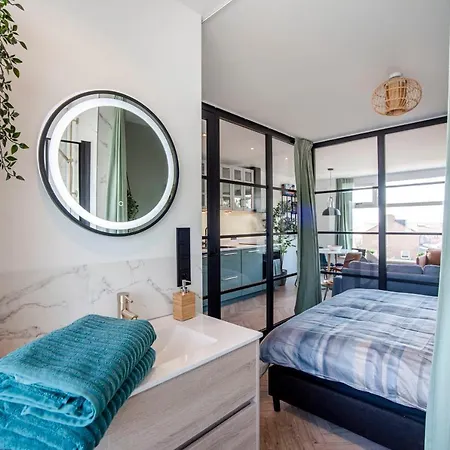 Shell 61 Apartment *